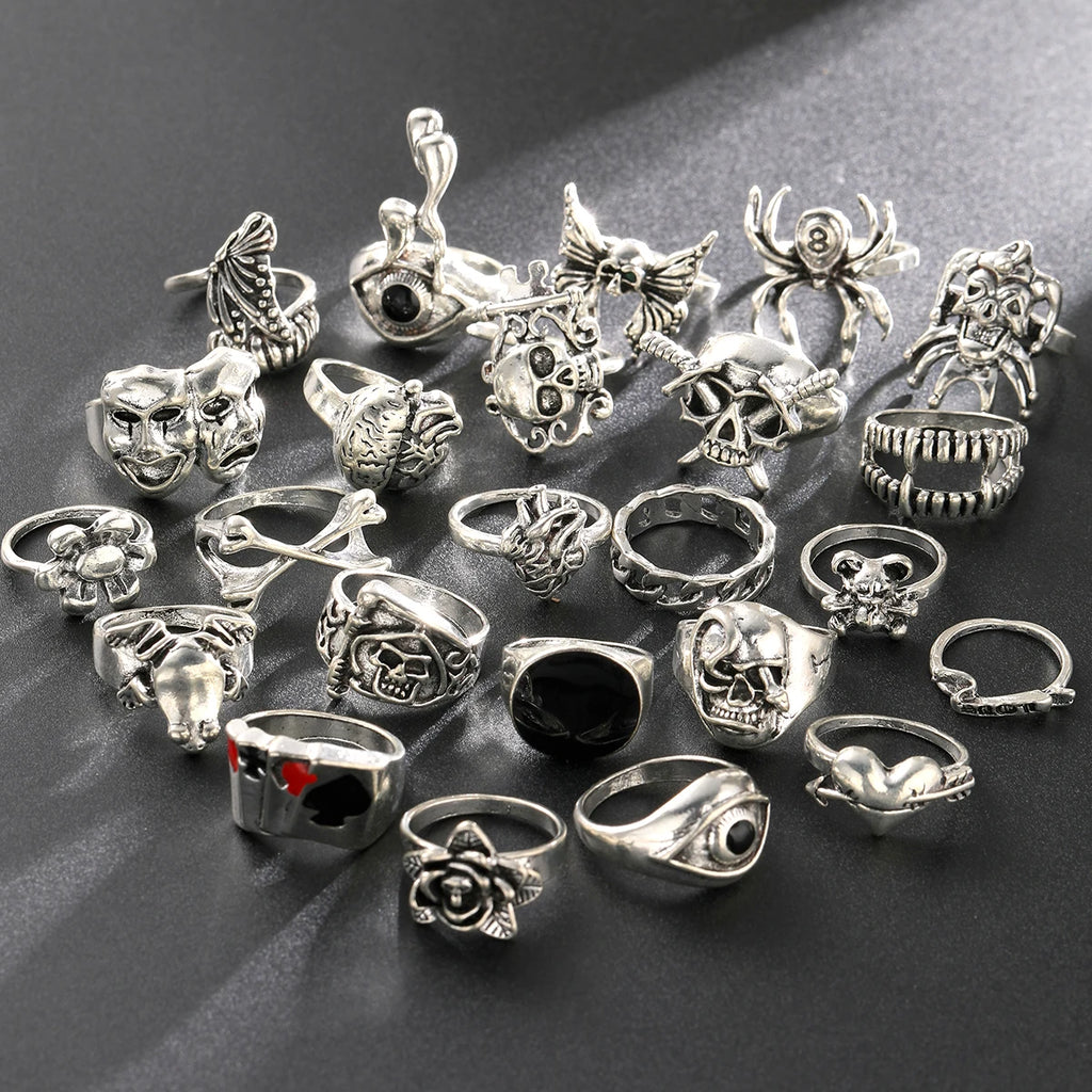 Lot de 24 bagues gothiques