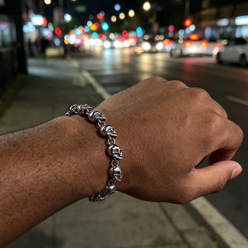 Bracelet à maillons têtes de mort en acier